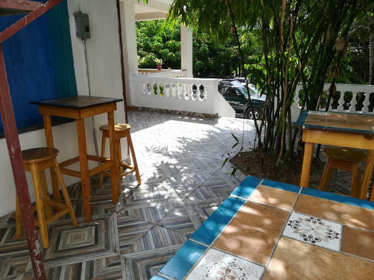 Park Hostel بورت أو برنس المظهر الخارجي الصورة