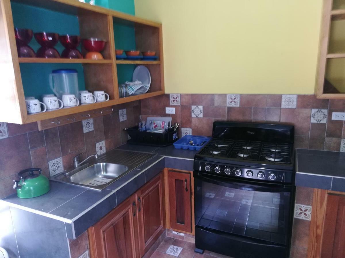 Park Hostel بورت أو برنس المظهر الخارجي الصورة