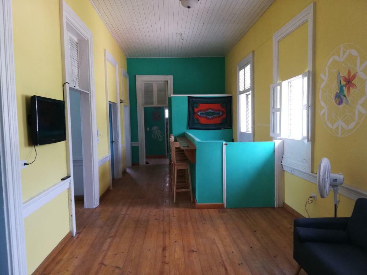 Park Hostel بورت أو برنس المظهر الخارجي الصورة