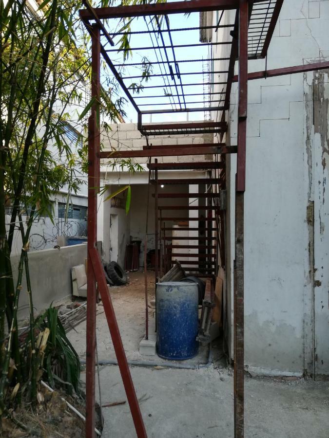 Park Hostel بورت أو برنس المظهر الخارجي الصورة