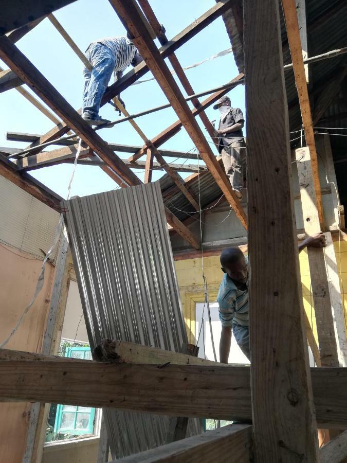 Park Hostel بورت أو برنس المظهر الخارجي الصورة