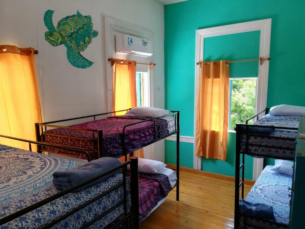 Park Hostel بورت أو برنس المظهر الخارجي الصورة