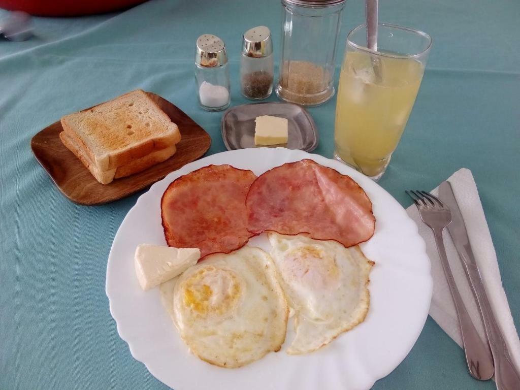 Park Hostel بورت أو برنس المظهر الخارجي الصورة