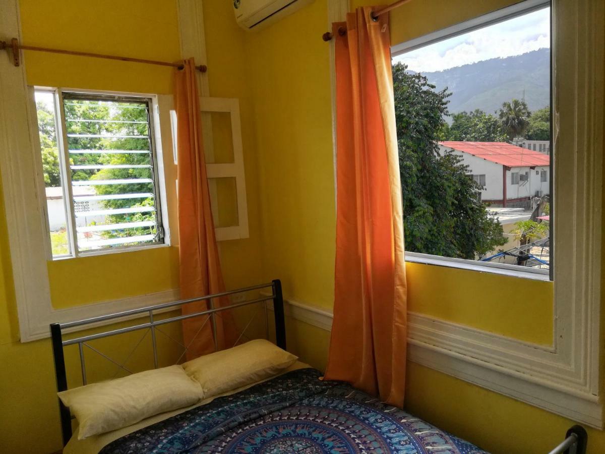 Park Hostel بورت أو برنس المظهر الخارجي الصورة